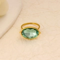 Eleganter vergoldeter Ring mit großem ovalem grünem Edelstein auf strukturiertem Grund - Größe 6 / Gold/Grün