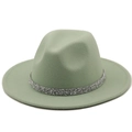 Détail du chapeau fedora vert sauge avec ruban décoratif de paillettes argentées brillantes - Vert menthe