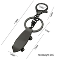 Portachiavi mini skateboard in metallo nero opaco con moschettone girevole e anello piatto - X-1537 Skateboard Con Chiusura A Moschettone / Nero