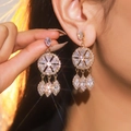 Boucles d'oreilles pendantes géométriques dorées ornées de strass brillants et éclatants - Breloques à Franges Starfire / Or