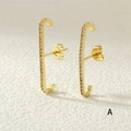 Eleganti orecchini a lobo a J dorati con pavé di zirconi bianchi a fila singola - Intarsio di Zirconi / Stile Strass Oro (ER0380-A)