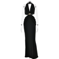 Schwarzes Maxikleid mit Neckholder, goldenem Ring-Detail und figurbetontem Schnitt - L / Schwarz