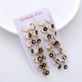 Set aus goldenen Edelstahl-Ohrringen mit Evil-Eye-Anhängern auf Display-Karte - Goldschwarz