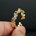 Anello farfalla regolabile dorato con zirconi brillanti dal design unico e moderno - Aperto Regolabile / Oro Bianco Zircone