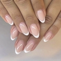Elegante weiße French Tip Kunstnägel in glänzender Ovalform mit nude Basislack - Französisches Einfaches Nude-Rosa (JP2420)