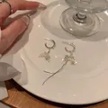 Pendientes asimétricos plateados de cola de pez con estrellas azules y borla elegante - Estilo de Pasador de Plata / Plateado