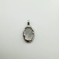 Detail of silver 18K gold-plated pendant with white shell and hammered texture - Oval White Shell / White Gold