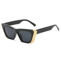 Modische schwarze Katzenaugen-Sonnenbrille mit grauen Gläsern und goldenen Details - Schwarzer Rahmen Graue Gläser