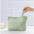 Trousse à maquillage vert clair avec texture en relief et étiquette de marque H&R - Style Jacquard 3D / vert clair