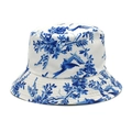 Détail d'un bob blanc avec imprimé fleuri et oiseaux style Toile de Jouy bleu - M(56-58cm) / Base Blanche Imprimé Floral et Oiseau Bleu