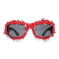 Occhiali da sole punk rossi con borchie in metallo argentato e lenti nere dallo stile audace - Rosso