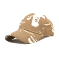 Berretto da baseball marrone tie-dye con graffiti bianchi e stile vintage street art - Cachi