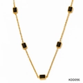Cavigliera dorata con cinque pietre di zircone nero rettangolari e sfaccettate - Collana in Oro con Zircone Nero (KDD096)