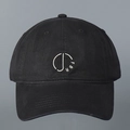 Détail de la broderie FBR blanche sur une casquette de baseball en coton lavé noir - M (56-58cm) / Noir