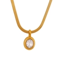 Dettaglio di una collana a catena piatta dorata con un ciondolo ovale in zirconia trasparente - Pendaglio in Pietra Bianca Ovale / Bianco