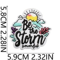 Vista detallada del parche bordado Be the Storm powerful con medidas de 5,9 cm - Patrón Be the Storm (X3SJ-095-08) / 1 Pieza