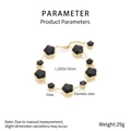 Vista de detalles de la pulsera de acero inoxidable dorado con tréboles de vidrio negro - Pulsera Trébol (KB186983-KFC) / Dorado