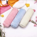 Astuccio trapuntato in peluche rosa blu e bianco con ciondolo a sfera morbida - Bianco Semplice (Piccolo)
