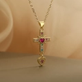 Collana con croce d'oro vintage con gemma a cuore rosso e zirconi multicolori su catena - Croce dorata con cuore rosso