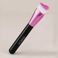 Heart-shaped foundation brush with pink gradient bristles and black glossy handle - Heart Shaped (Rose Red Black)
