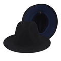 Dettaglio di un cappello fedora nero classico con tesa interna blu navy a contrasto - Bambini 54-55cm / Nero/Blu Notte