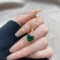 Collier cœur doré avec pierre de zircon vert foncé et cristaux micro-pave - 0643-Or Cœur Vert Foncé