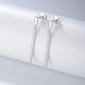 Detailansicht der S925 Sterling Silber Tropfenohrringe mit funkelnden weißen Zirkonia - 925er Silber / Silber