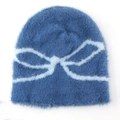 Details der flauschigen Strickmütze in Marineblau mit hellblauem Schmetterlingsmuster - L(58-62cm) / Dunkelblau