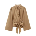 Dettaglio della camicia in popeline kaki con bottoni dorati e chiusura a incrocio - XS / Cammello