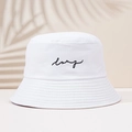 Cappello a secchiello in tela di cotone bianco con ricamo love nero sul davanti - M / Bianco