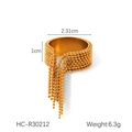Detailweergave van de gouden ring met kralenfranjes en afmetingen van 1cm hoog en diameter - Gouden Kwastjesstijl (HC-R30212)