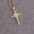 Dettaglio del ciondolo a croce placcato oro 18K con rilievo di Gesù e pietre di zircone - Crocifisso Gesù Rilievo Croce (3#)