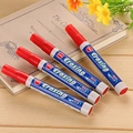 Set di quattro pennarelli rossi per lavagna bianca modello WB528 su taccuino - Rosso