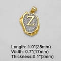 Goldener Z-Buchstabenanhänger mit weißem Zirkonia-Besatz und einer Höhe von 25 mm - Buchstabe Z