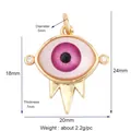Makroansicht des vergoldeten rosa Evil Eye Anhängers mit Maßen 20x24mm und seitlichen Zirkonia - M86-A1 Rosa Auge Spitze