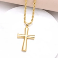 Collier avec pendentif croix plaqué or 18k et chaîne torsadée sur socle en marbre - Doré