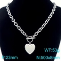 Collana con pendente a cuore in argento acciaio inossidabile e chiusura OT su manichino - Color Acciaio