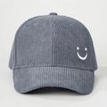 Berretto da baseball in velluto a coste grigio scuro con ricamo smiley bianco di alta qualità - Sorriso Ricamato / Grigio