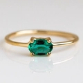 Anello in acciaio inossidabile placcato oro 18k con gemma verde ovale stile smeraldo - Verde