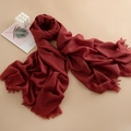Eleganter weinroter langer Schal mit offenen Kanten aus weichem, leichtem Stoff für Damen - 100*190cm / Dunkelrot