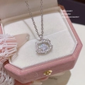Collana con gatto argentato e strass scintillanti in una scatola regalo in velluto rosa - Stile pendente a testa di gatto con strass (X627) / Argento