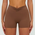 Dunkelbraune Yoga-Shorts mit hoher Taille, V-Bund und gerafften Details am Gesäß - S / Kaffee