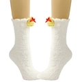 Detailansicht weißer Thermosocken aus Plüsch mit gelber Glocke und roter Schleife - Glocke / Weiß