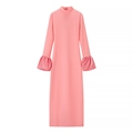 Elegante abito rosa a maniche lunghe con polsini in raso a sbuffo e collo alto - S / Rosa