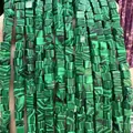 Perles carrées en malachite naturelle avec rayures vert foncé pour la création de bijoux - 4x4mm (Environ 38cm Fil) / Pierre de Malachite