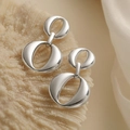 Pendientes de aros entrelazados bañados en plata 18K sobre base de coral - Plateado