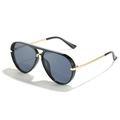 Retro-Pilotenbrille mit schwarzem Rahmen und goldenen Metallbügeln in der 45-Grad-Seitenansicht - Schwarzer Rahmen Graue Gläser