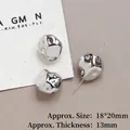 Vista macro di perline in metallo stile lava argento per gioielli con finitura lucida - 11# (18x20mm)