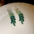 Longues boucles d'oreilles pendantes avec cristaux marquise verts et feuilles d'or - Boucles d'Oreilles Clous à Pampilles en Feuilles Vert Dégradé