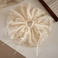 Elastico scrunchie crema oversize con bordo in pizzo e fiocco decorativo per capelli - Con Fiocco / Bianco Crema